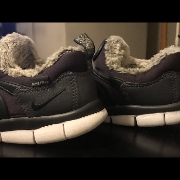 All Black Nike Free size 8C slip on fur lined shoe - Picture 2 of 6
